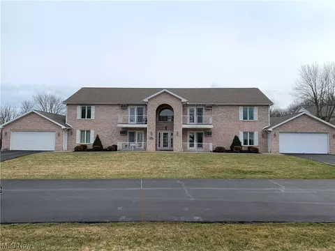 913 Auburn Hls #4, Youngstown, OH 44512