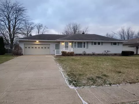 932 Pinecrest Rd, Girard, OH 44420