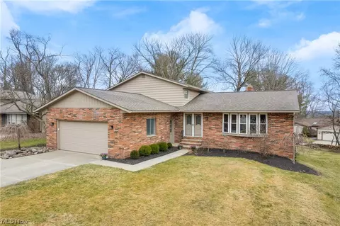 33375 Rockford Dr, Solon, OH 44139