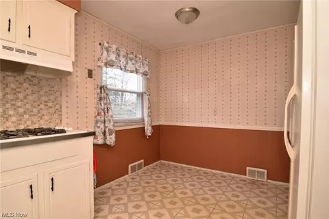 200 Eldred, Bedford, OH 44146 photo 8