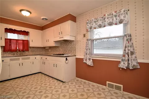 200 Eldred, Bedford, OH 44146 photo 9