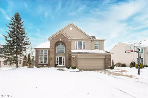 2940 Elmer Dr, Brunswick, OH 44212