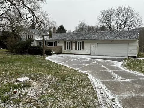 3035 Pinevale Ave, Louisville, OH 44641