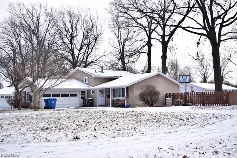 25197 Deerfield Dr, North Olmsted, OH 44070