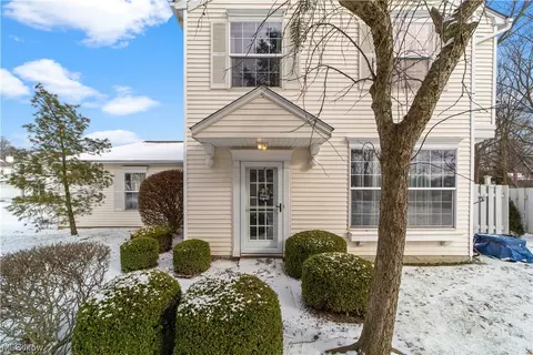 26151 Hawthorne Ct #8B, Olmsted Falls, OH 44138