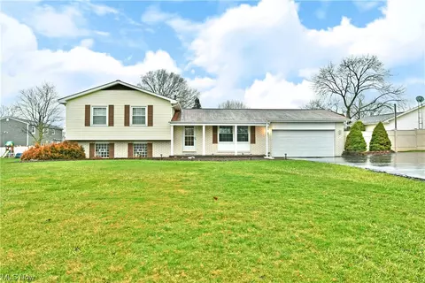 4294 Allenwood Dr SE, Warren, OH 44484