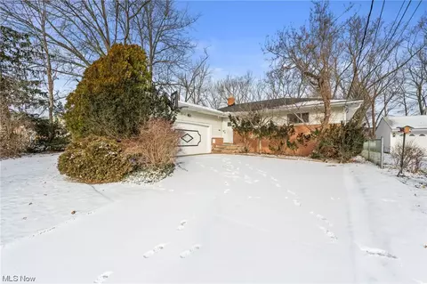 6543 Longridge Rd, Mayfield Heights, OH 44124