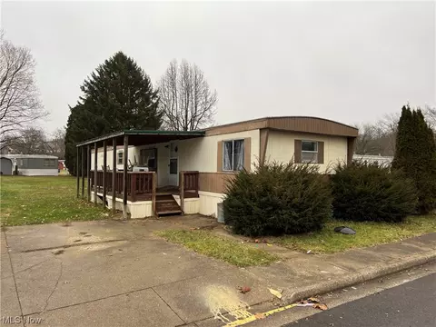 311 Gulf Stream Ln, New Philadelphia, OH 44663