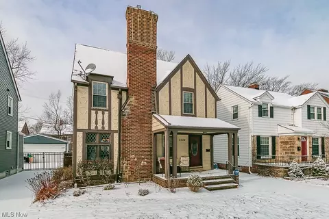 2324 Canterbury Rd, University Heights, OH 44118