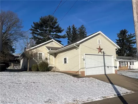 554 3rd St NE, New Philadelphia, OH 44663
