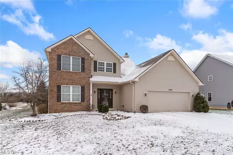 27353 Maurer Dr, Olmsted Twp, OH 44138