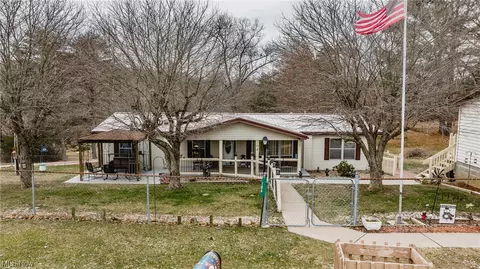 104 Pinetree, Parkersburg, WV 26101