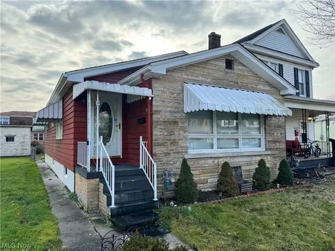 1048 Pearl St, Martins Ferry, OH 43935
