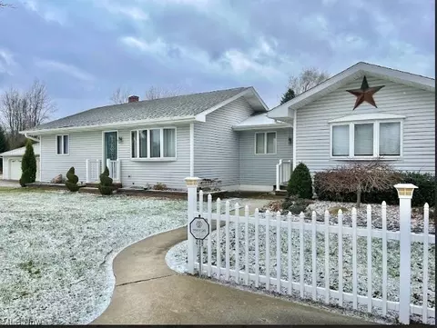419 S Parrish, Conneaut, OH 44030