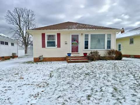 595 Dickerson Rd, Willowick, OH 44095