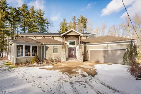 8131 Woodside SW, Sherrodsville, OH 44675