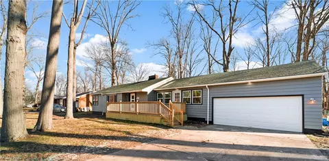2565 Glenmore Dr, Westlake, OH 44145