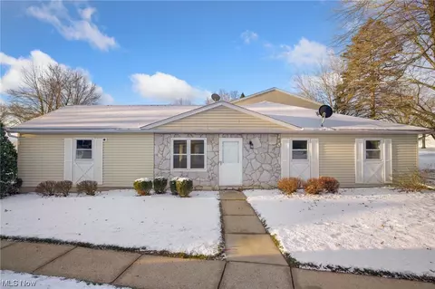 3960 Townhouse Ln, Uniontown, OH 44685