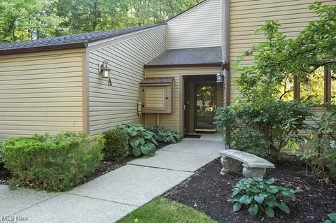 16585 Wren Rd #4B, Chagrin Falls, OH 44023