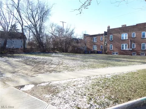 8009-13 Lake Ave, Cleveland, OH 44102