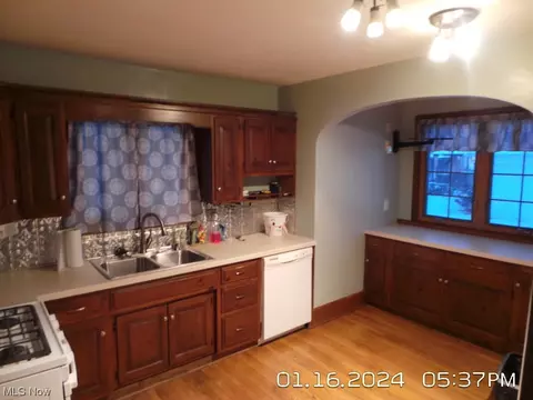 211 Denison, Elyria, OH 44035 photo 5