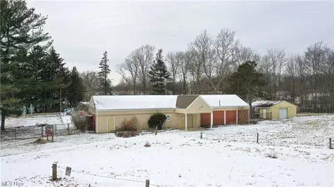 4386 Maplepark Rd, Stow, OH 44224