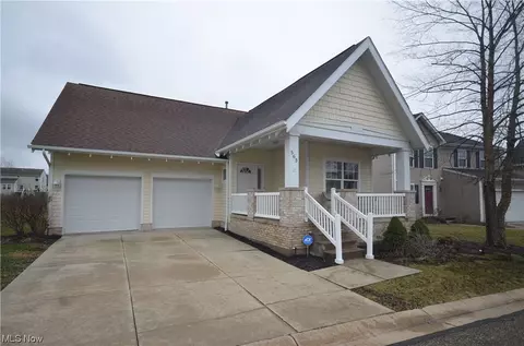 565 Meadow Glen Ln, Tallmadge, OH 44278