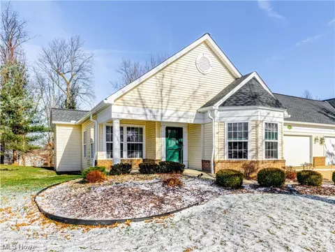 8577 Jonathan Dr #23A, North Royalton, OH 44133