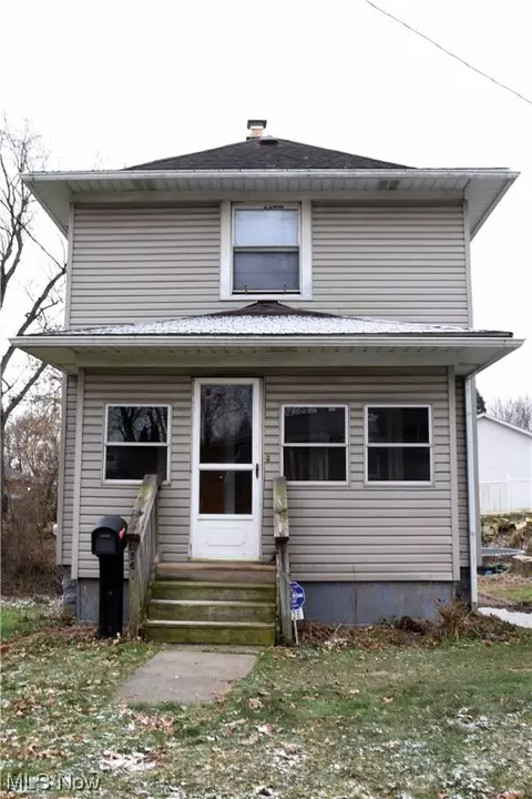 926 Raymond Ave, Barberton, OH 44203