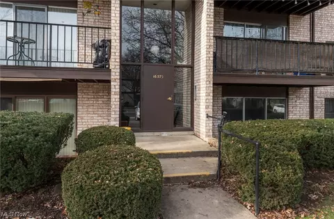16375 Heather Ln #102, Middleburg Heights, OH 44130