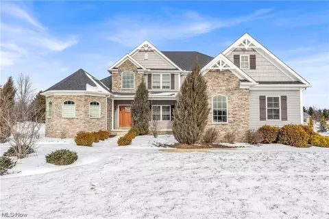 2161 Nottinghill Dr, Hinckley, OH 44233