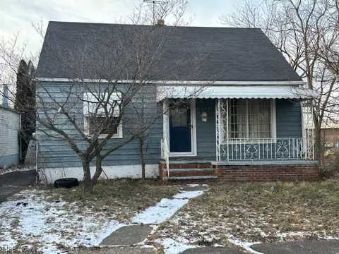 5310 Meadow St, Maple Heights, OH 44137