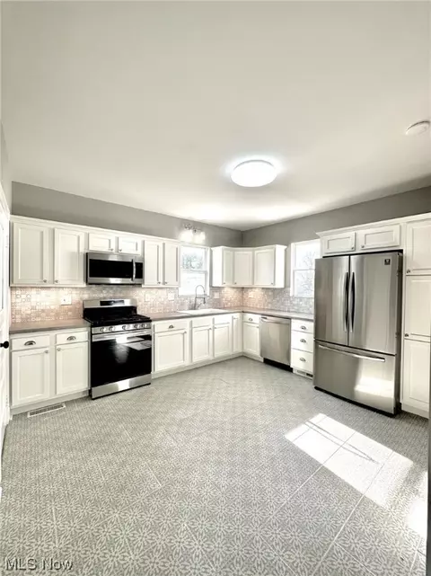 115 E 4th, Williamstown, WV 26187 photo 3