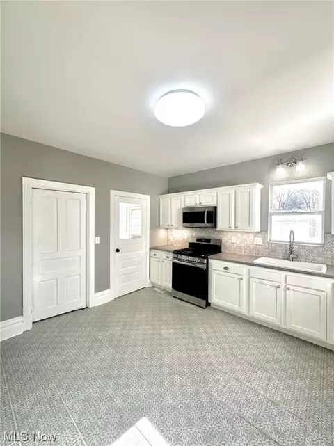 115 E 4th, Williamstown, WV 26187 photo 4