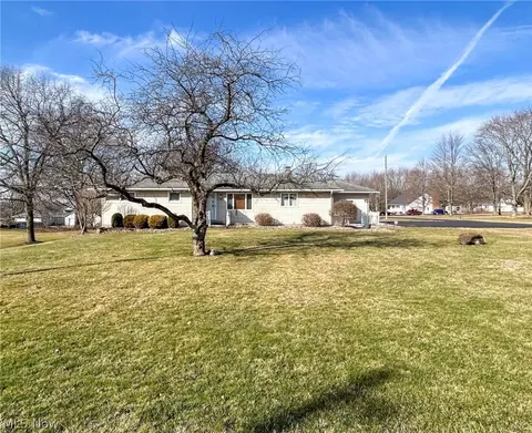 1394 Shannon Rd, Girard, OH 44420