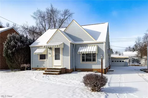 1662 Longwood Dr, Mayfield Heights, OH 44124