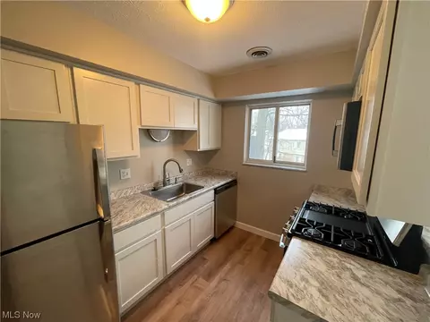 9671 Ryan Dr, Mentor, OH 44060 photo 8