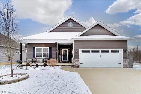 305 Alissa Ln, Canal Fulton, OH 44614
