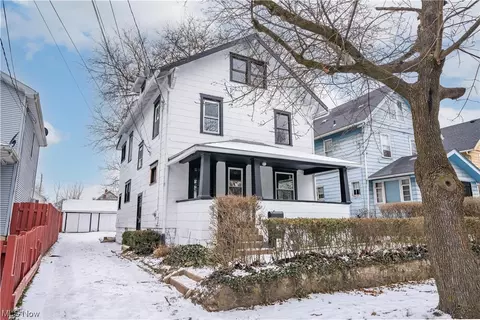 1372 Curtis St, Akron, OH 44301