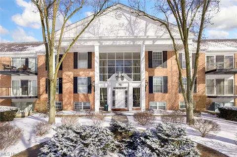 75 Atterbury Blvd #103, Hudson, OH 44236