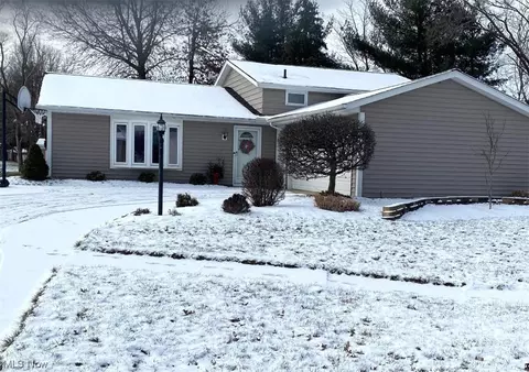 20286 Applewood Ln, Strongsville, OH 44149