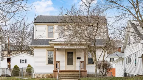 827 Lenox Ave, Zanesville, OH 43701