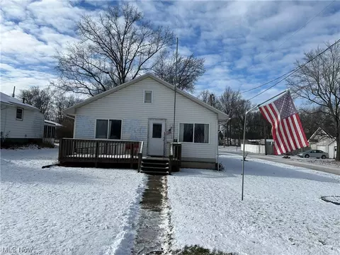 1174 N Rockhill, Alliance, OH 44601