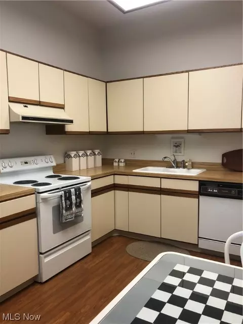 4557 Saint James Cir, Canton, OH 44708 photo 11