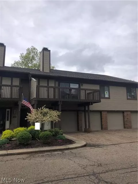 4557 Saint James Cir, Canton, OH 44708 photo 2