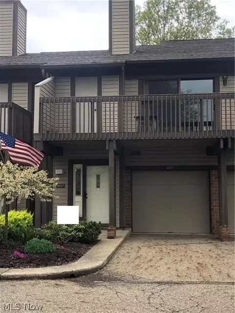 4557 Saint James Cir, Canton, OH 44708 photo 1