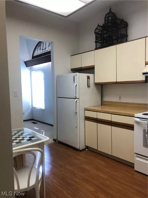 4557 Saint James Cir, Canton, OH 44708 photo 9