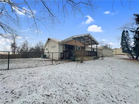 2692 Racetrack Rd, New Cumberland, WV 26047