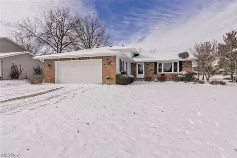 18152 N Inlet Dr, Strongsville, OH 44136