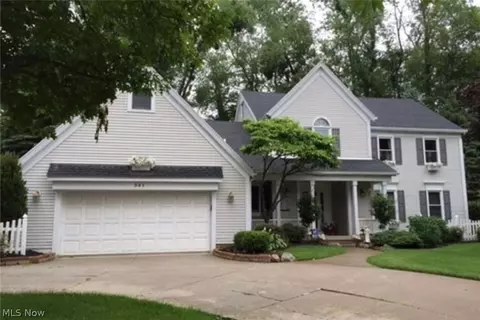 351 Lake Of The Woods, Akron, OH 44333